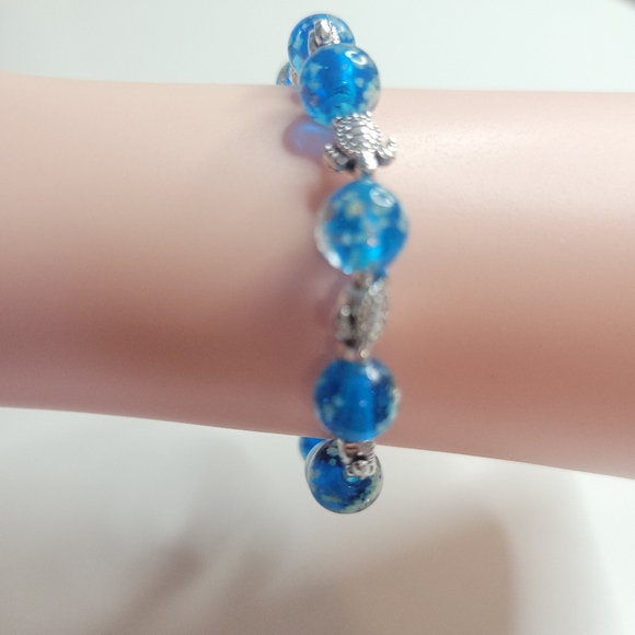NWT Turtle Charms W Ocean Blue Glow In The Dark Firefly Glass Stretch Bracelet - Picture 7 of 14